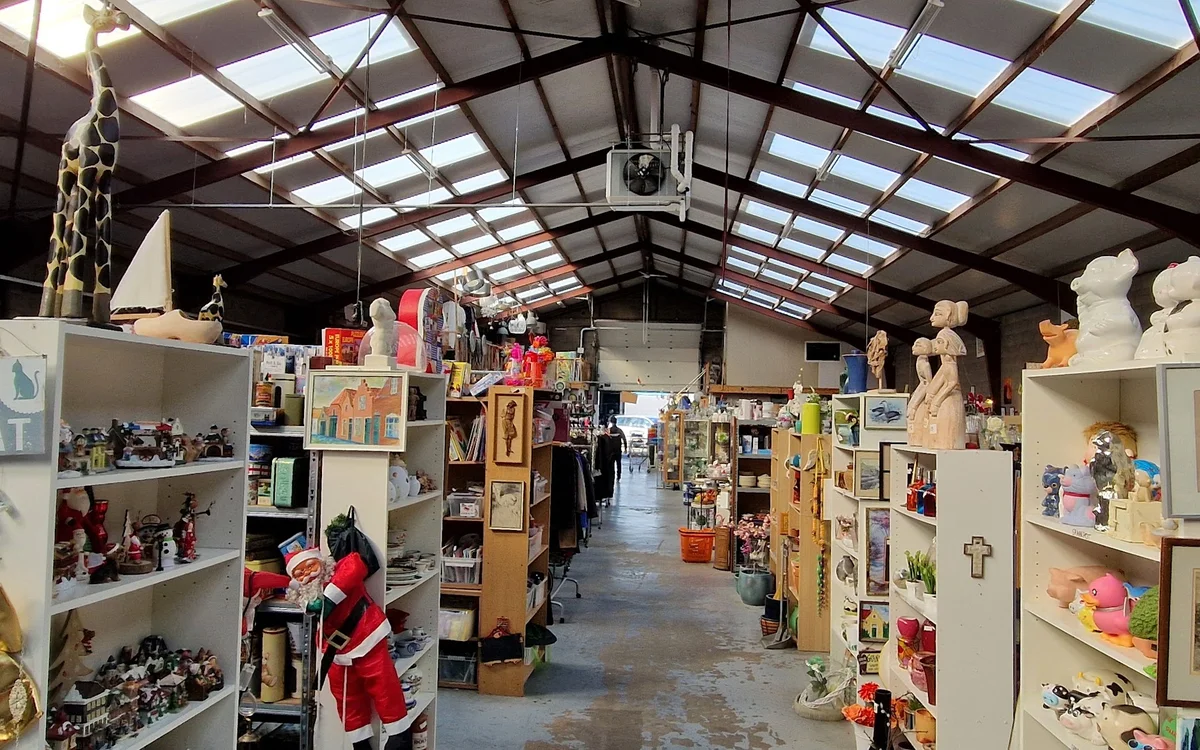 Kringloopwinkel Kringloopwinkel 't Zwaantje in Nieuw-Vennep