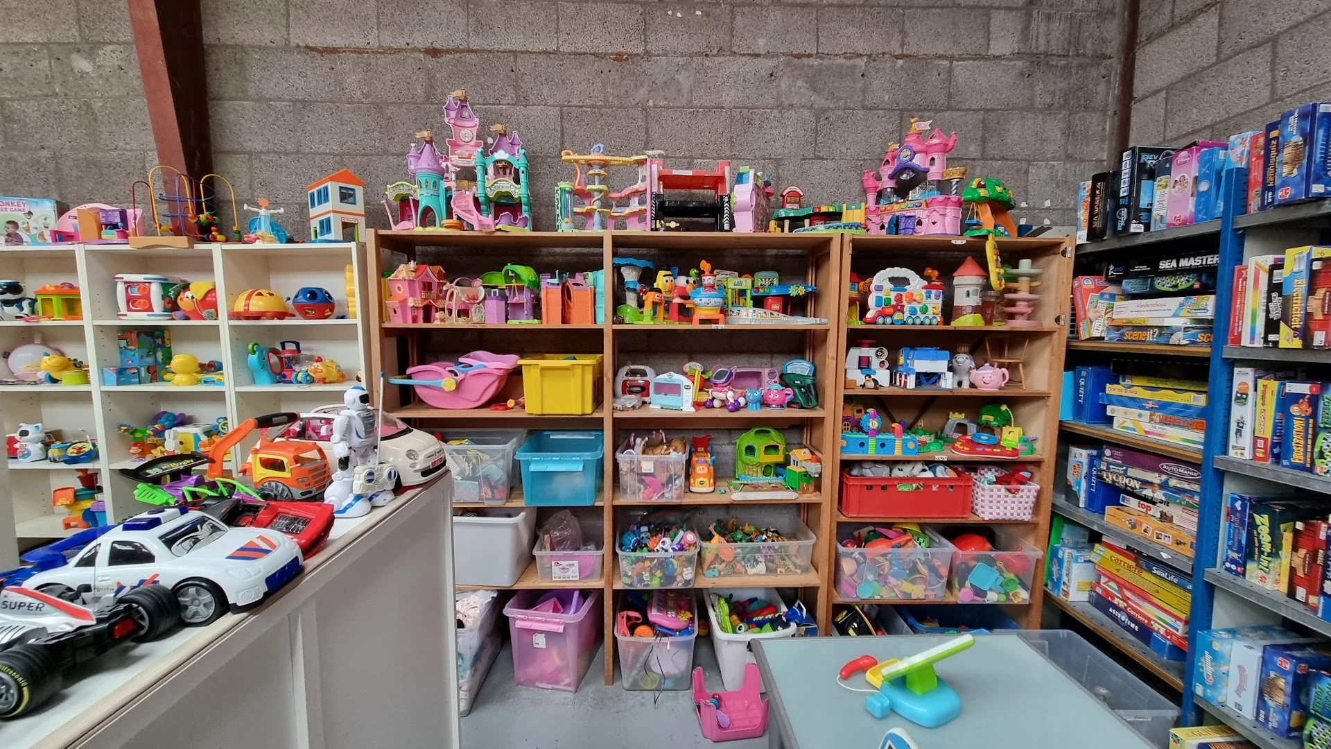 Kringloopwinkel Kringloopwinkel 't Zwaantje in Nieuw-Vennep