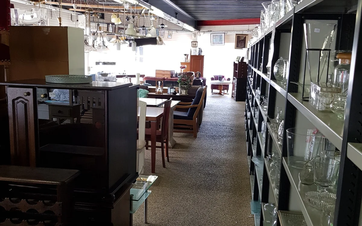 Kringloopwinkel Tilburg Noord in Tilburg met tweedehands boeken, gereedschappen en huis- en inrichting