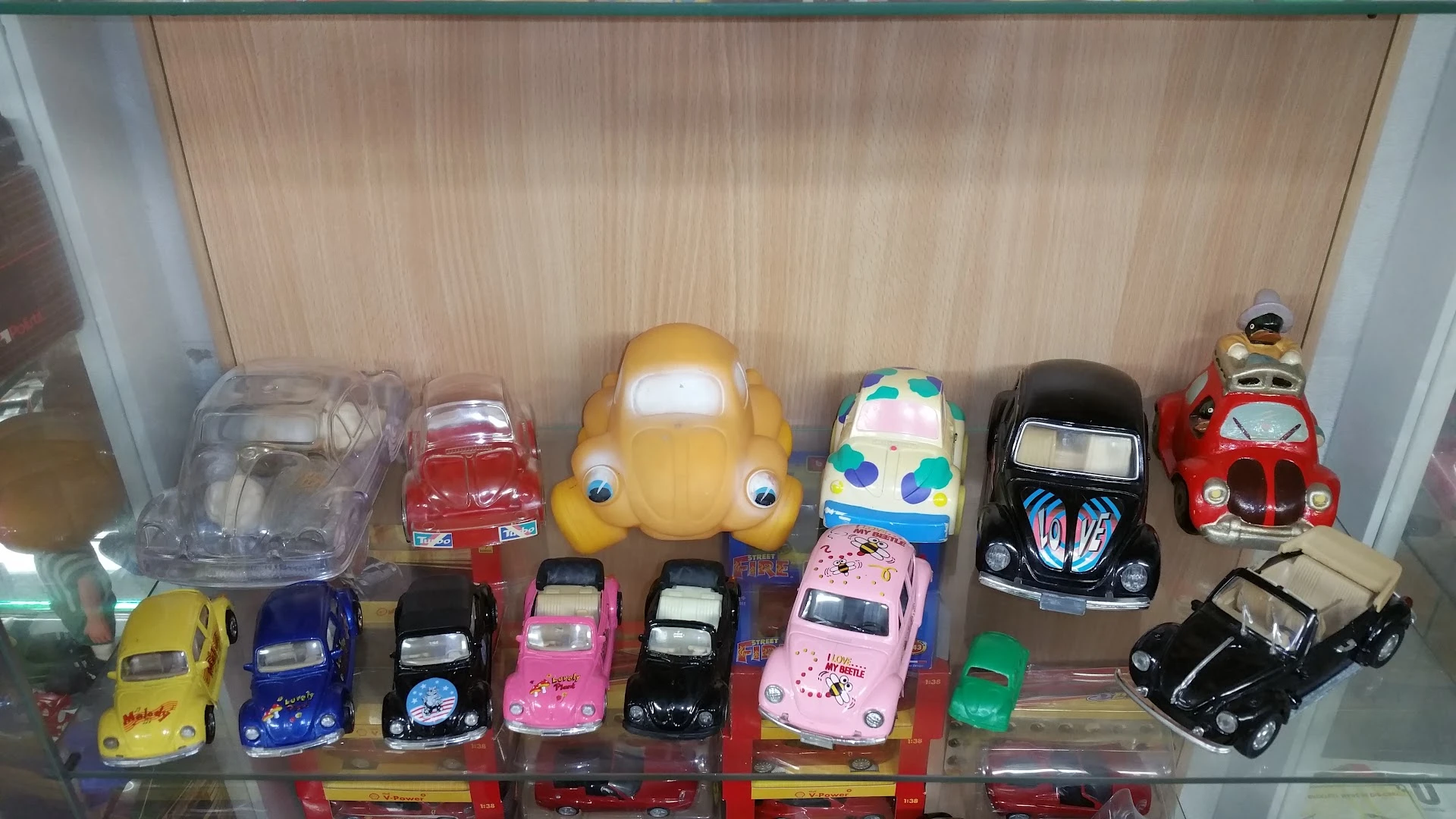 Gesloten: Kringloopwinkel Traas in Middelburg met tweedehands elektronica, kleding en meubels