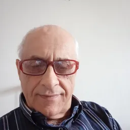 Portretfoto van een man met bril