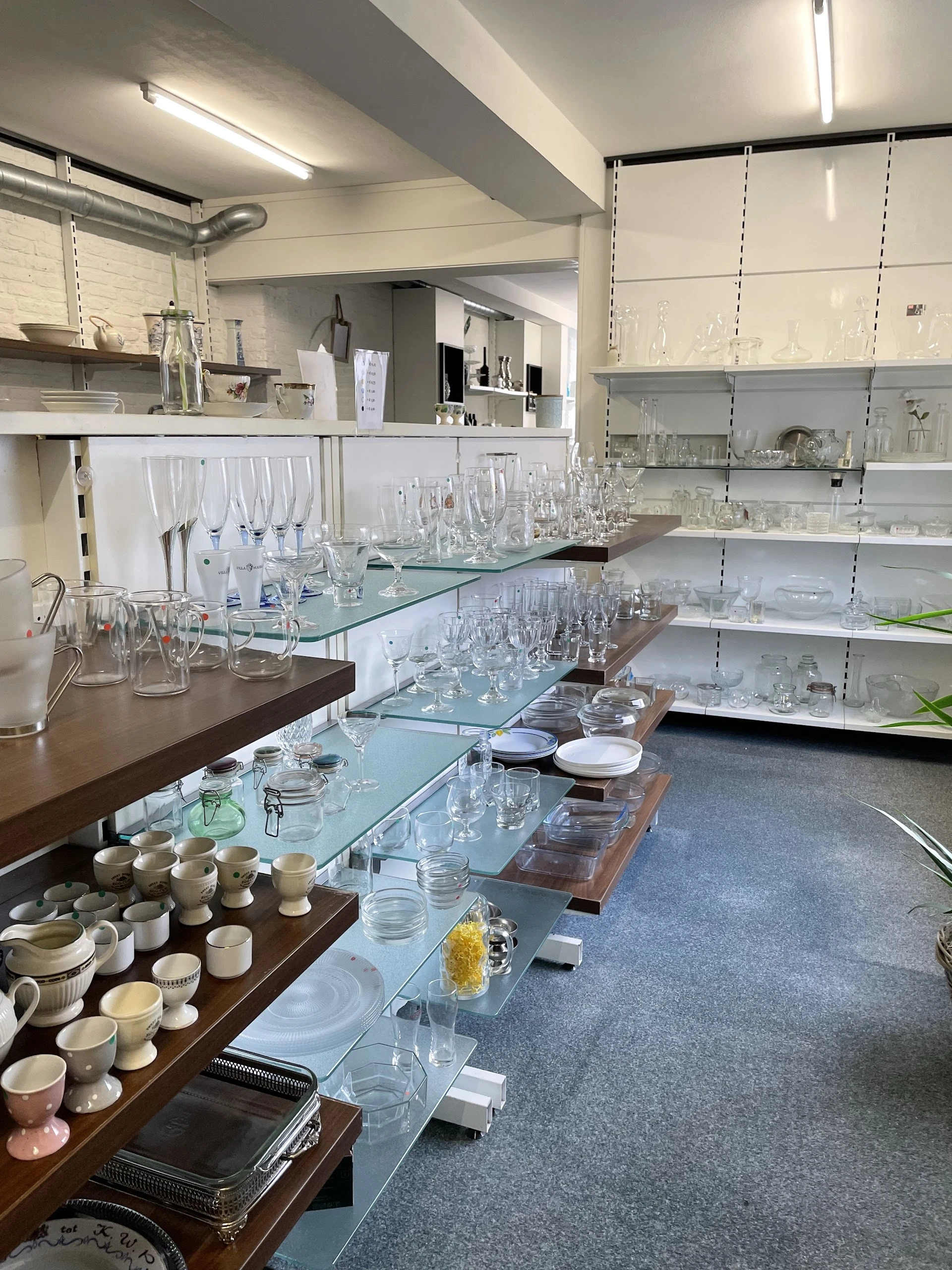 Kringloopwinkel TweedeHams in Den Ham met tweedehands boeken, gereedschappen en huis- en inrichting