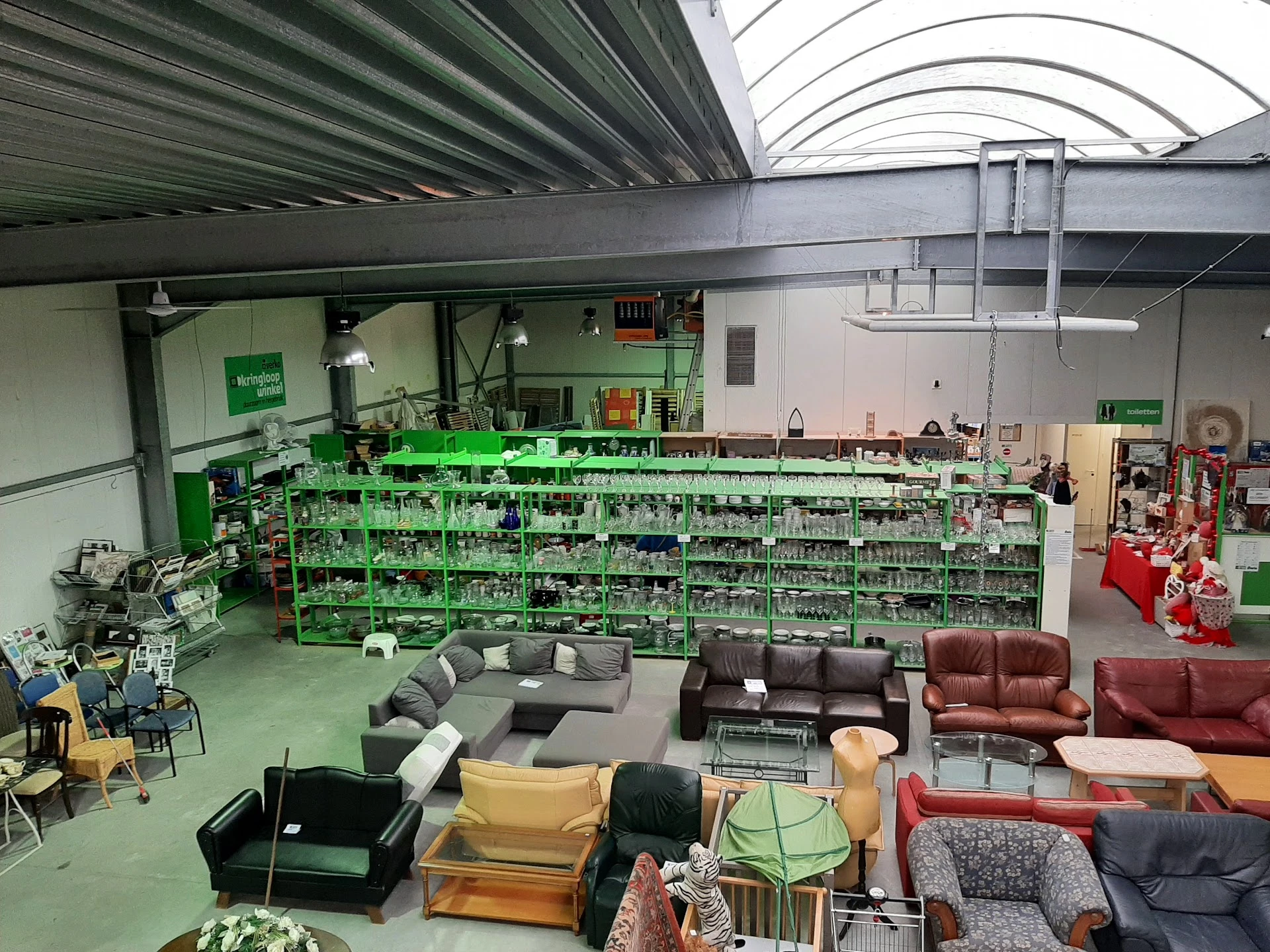 Kringloopwinkel Verko Wetteren in Wetteren met tweedehands meubels en kleding