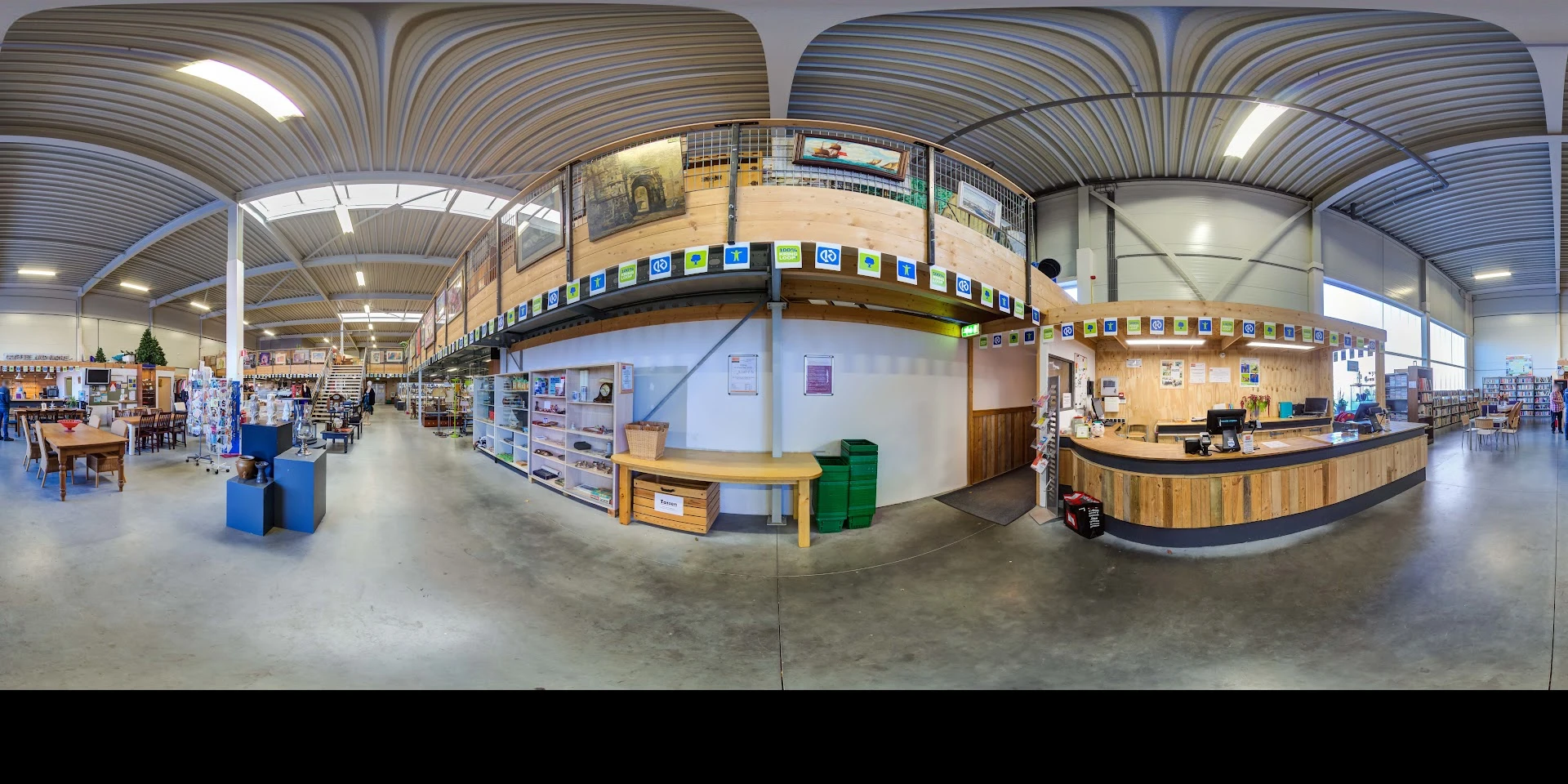 Kringloopwinkel Vintage and More in Heumen met tweedehands boeken, elektronica en kleding