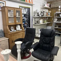 Bezoeker foto van Kringloopwinkel Waalwijk in Waalwijk