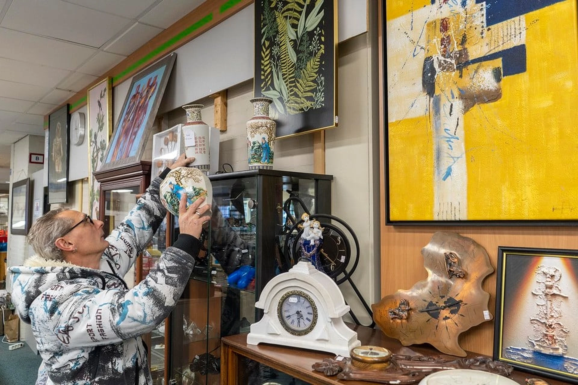 Kringloopwinkel Zuid Scharwoude in Zuid-Scharwoude met tweedehands babykleding, boeken en elektronica