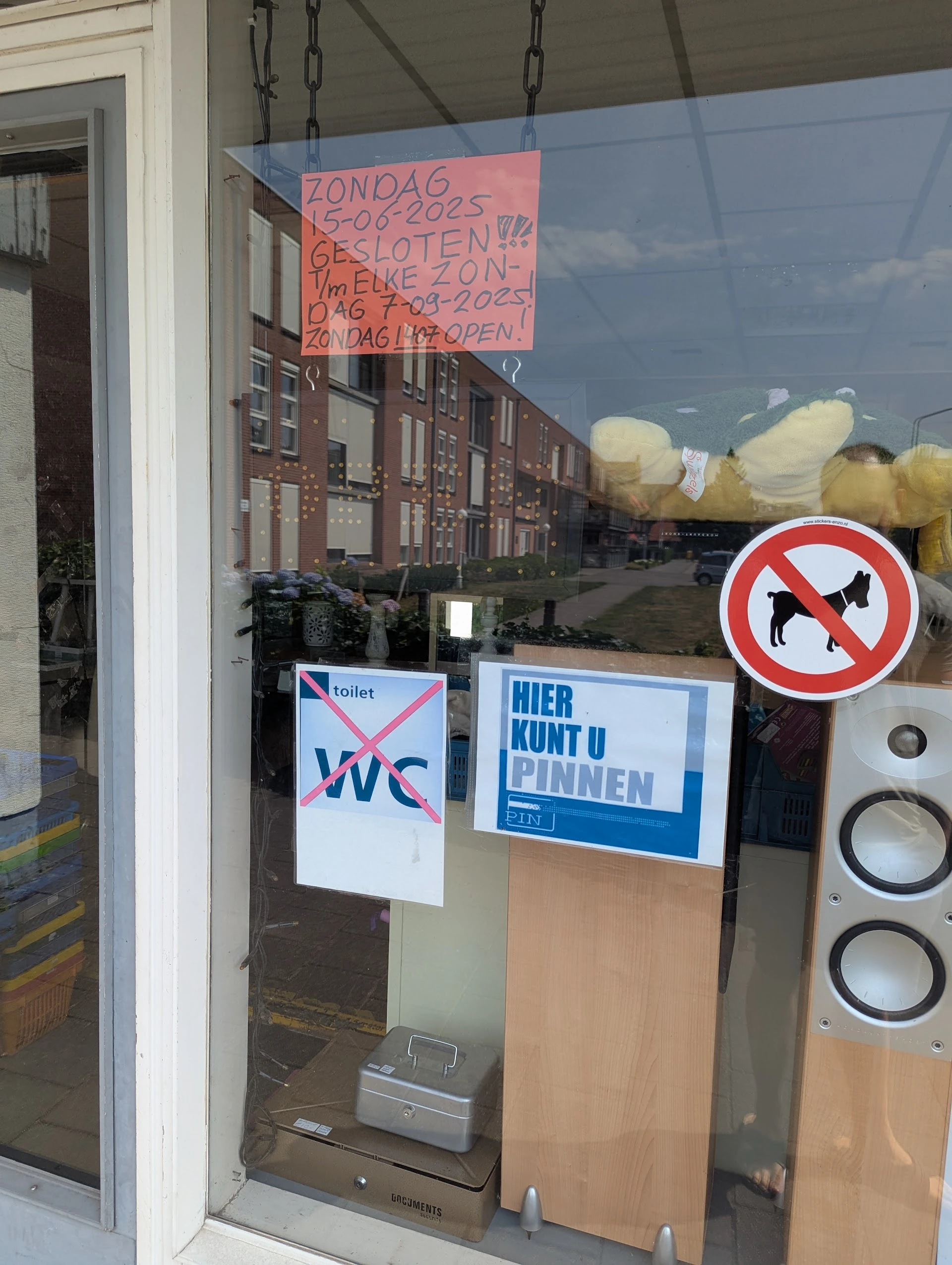 Kringloopwinkelkaatsheuvel in Kaatsheuvel met tweedehands boeken, computers en huis- en inrichting