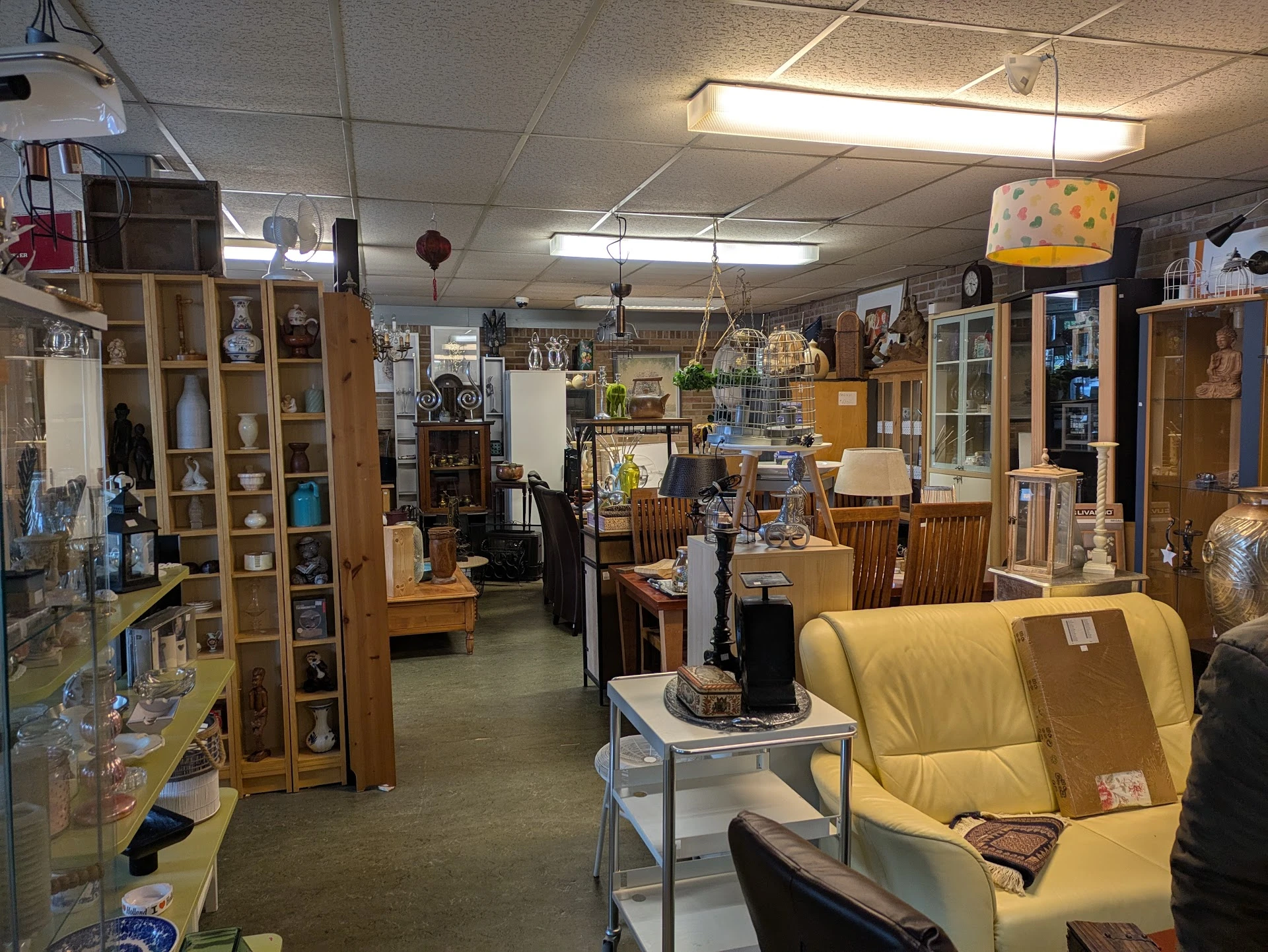 Kringloopwinkel KringLopik in Lopik met tweedehands boeken, cd's en gereedschappen