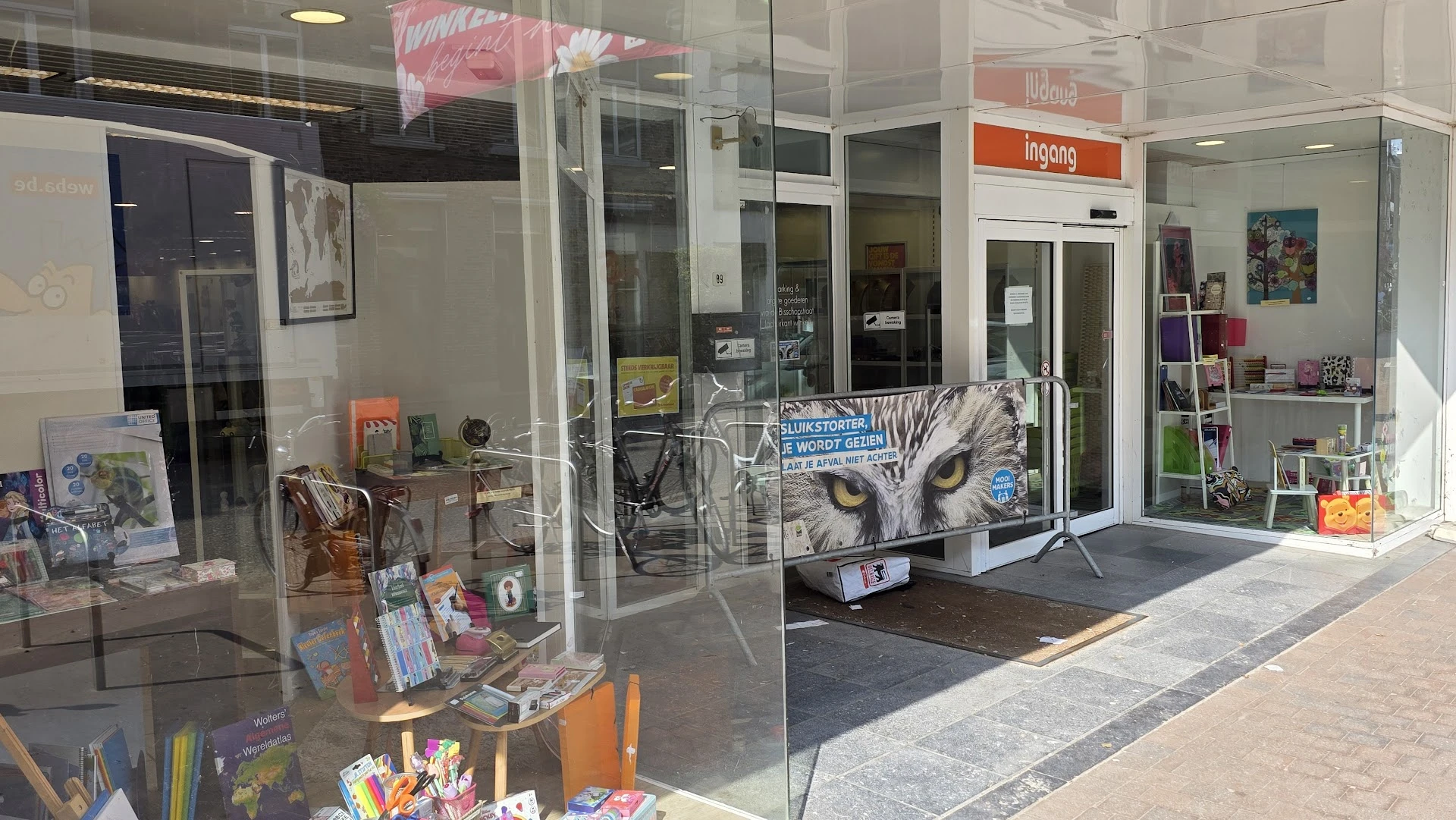 Kringwinkel Deinze in Deinze met tweedehands meubels en kleding