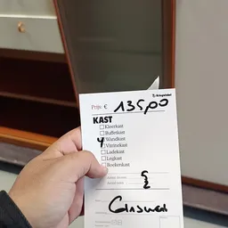 Handgeschreven prijskaartje met 'Prijs: € 135,00' en een checklist voor kasttypen