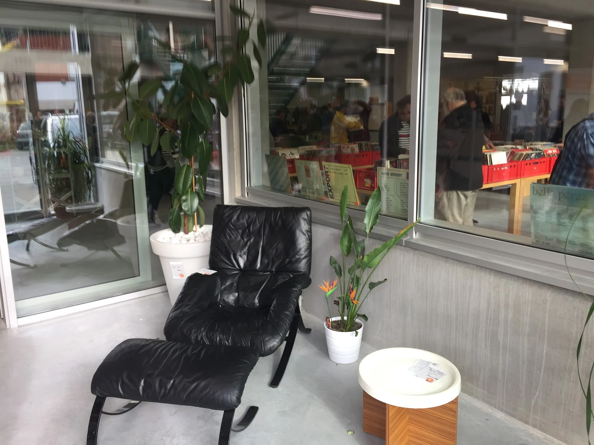 Kringwinkel Heverlee in Leuven met tweedehands meubels en kleding