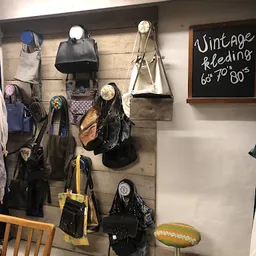 Bezoeker foto van Kringloopwinkel Kringwinkel Infini in Echt