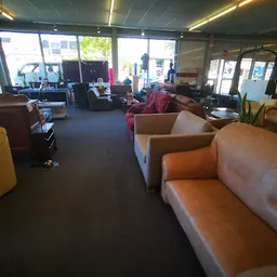 Bezoeker foto van Kringloopwinkel Kringwinkel Opnieuw & Co vzw in Lier