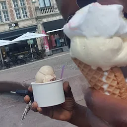 Bezoeker foto van Kringloopwinkel Kringwinkel Opnieuw & Co vzw in Lier