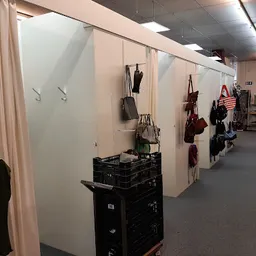 Bezoeker foto van Kringloopwinkel Kringwinkel Opnieuw & Co vzw in Lier