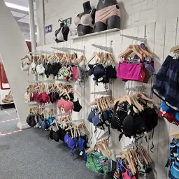 Bezoeker foto van Kringloopwinkel Kringwinkel Opnieuw & Co vzw in Lier