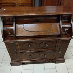Antieke houten secretaire met uitschuifblad en laden, donkerbruin gelakt hout