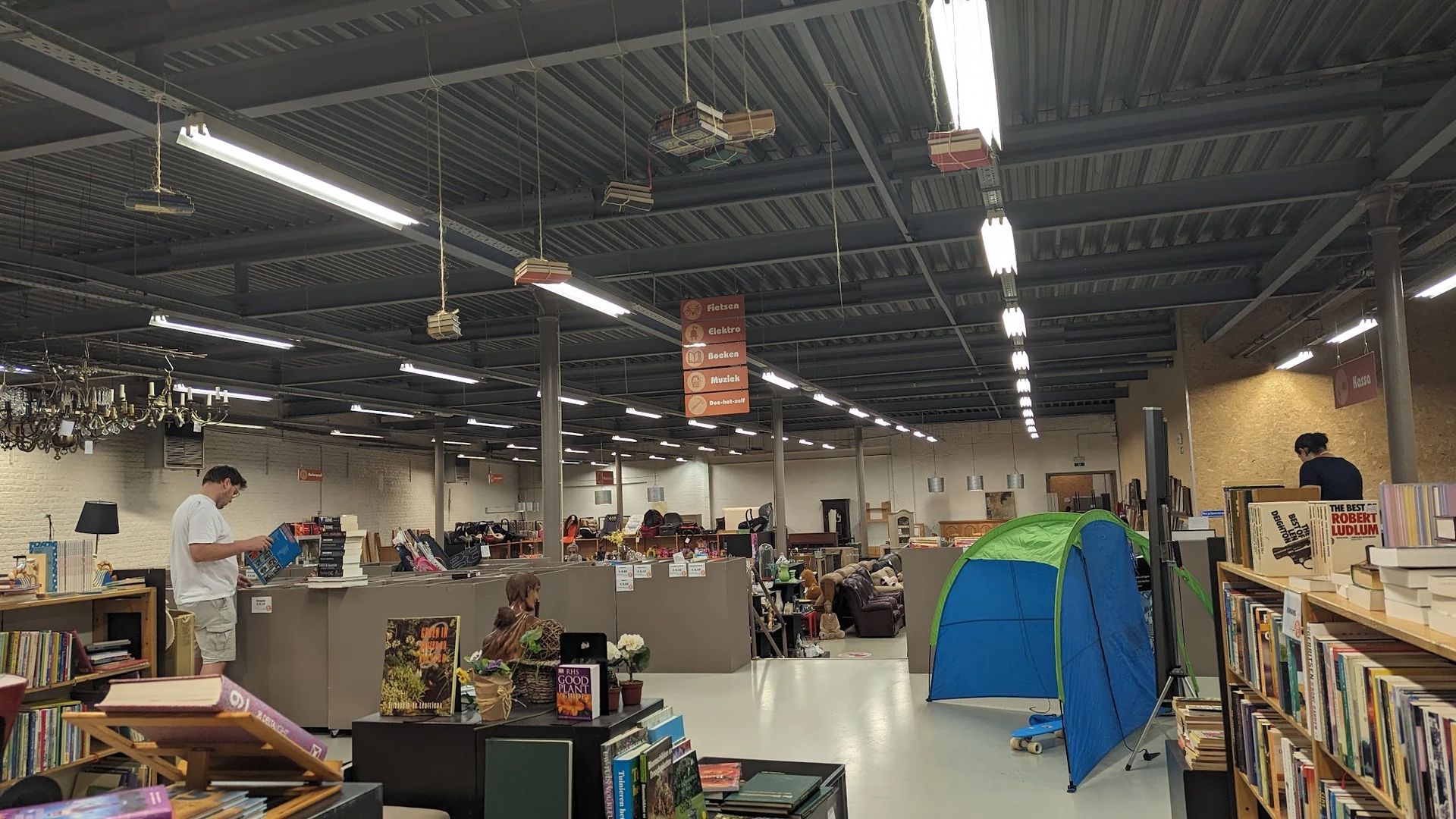 Bezoeker foto van Kringloopwinkel Kringwinkel Stroom (Meubelen) in Aalst