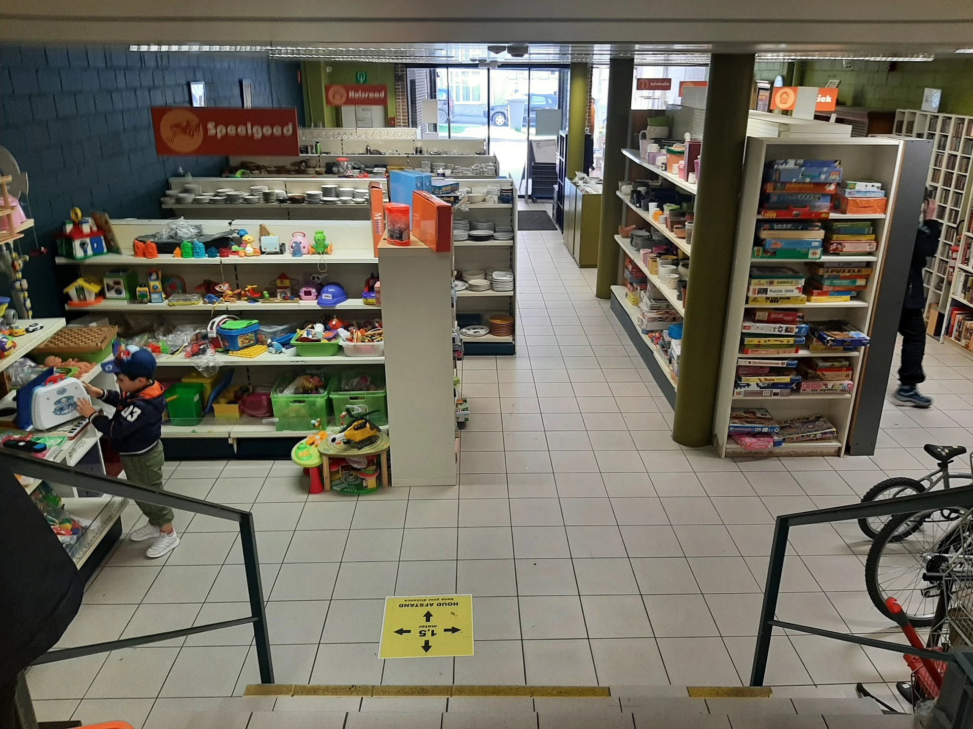 Kringwinkel Zuid-Oost-Vlaanderen in Zottegem met tweedehands meubels en kleding