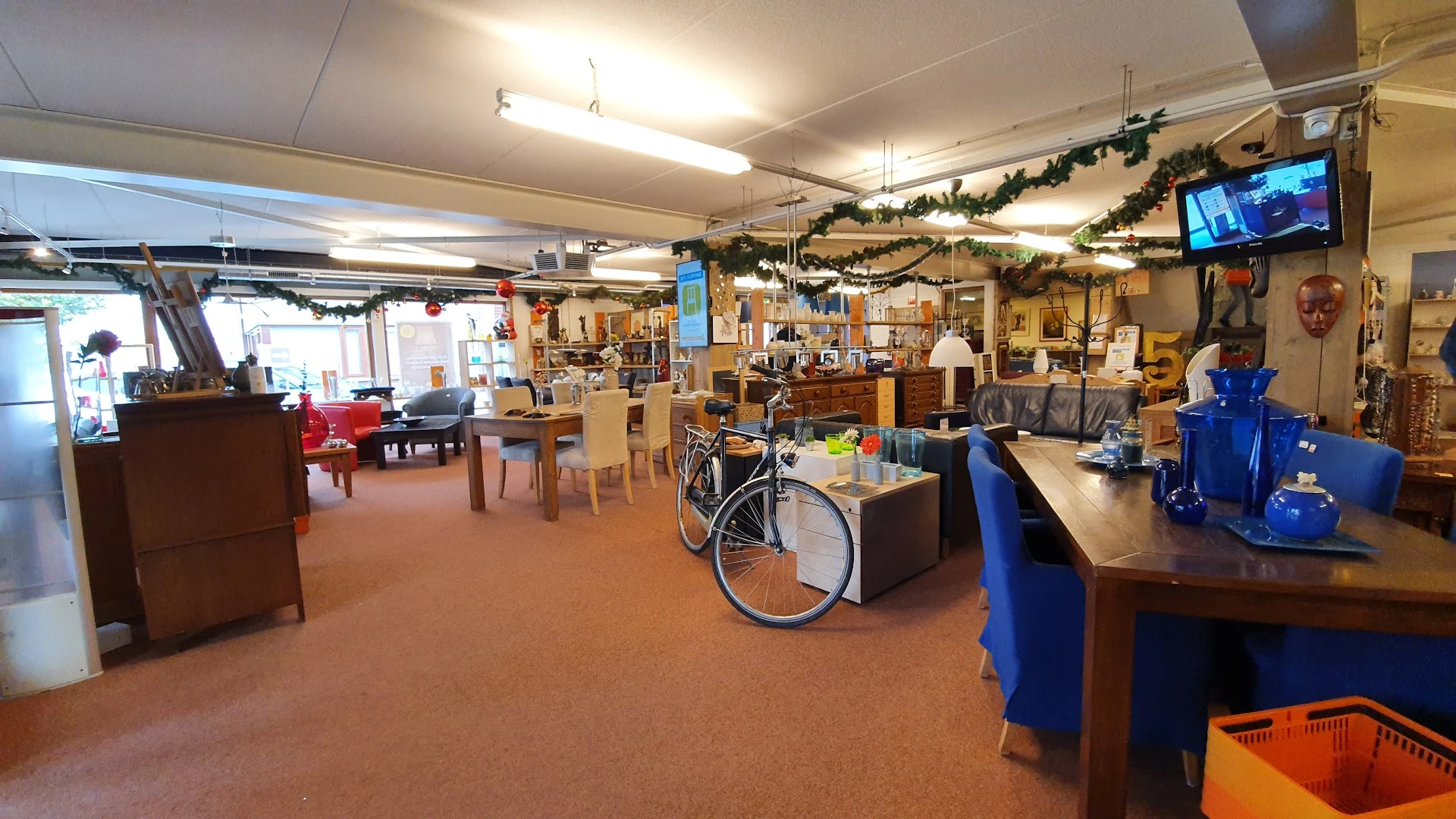 Kringloopwinkel La Poubelle Goirle in Goirle met tweedehands boeken, gereedschappen en huis- en inrichting