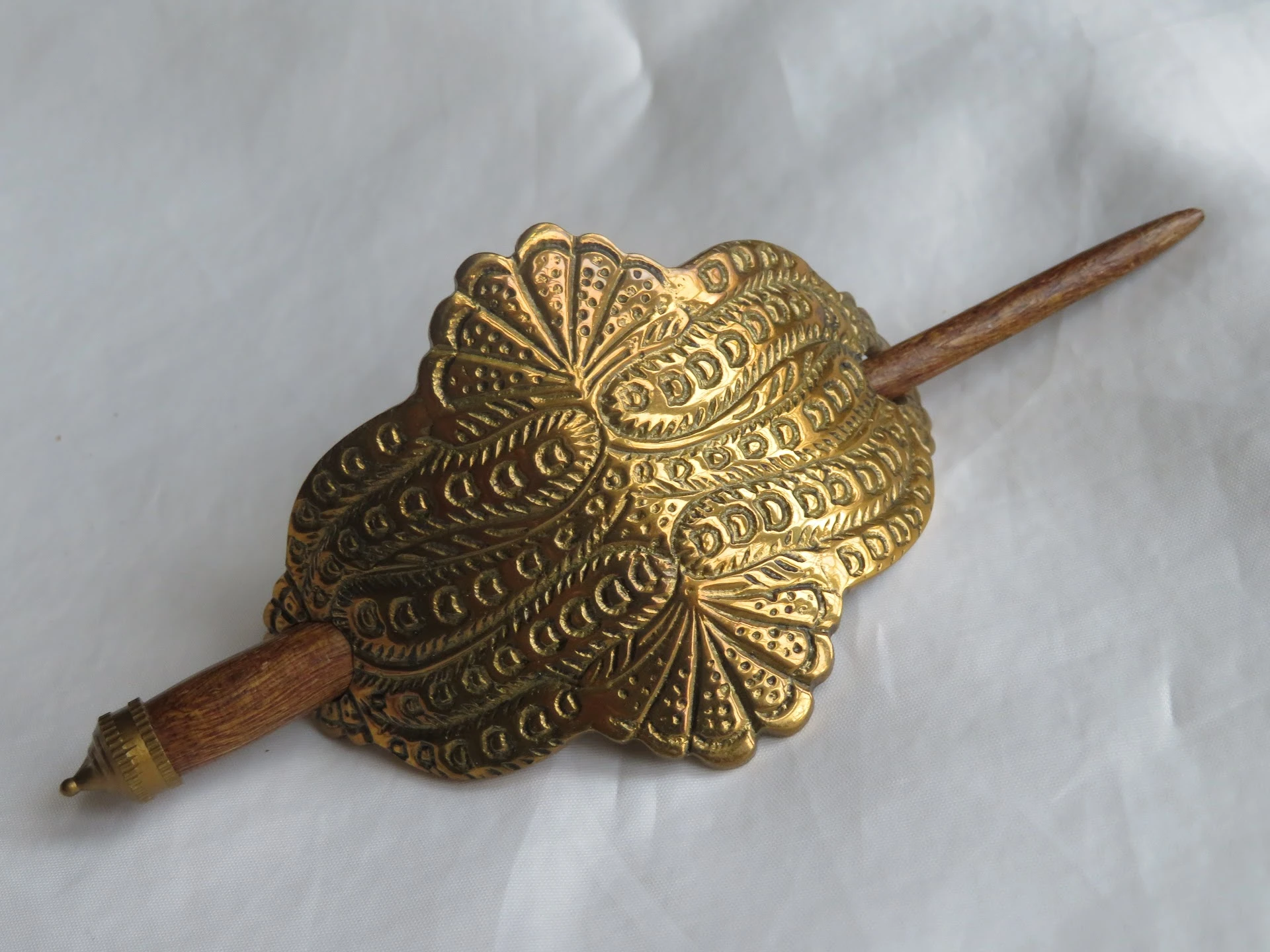 Le Brocant'age in Eerbeek met tweedehands meubels en kleding