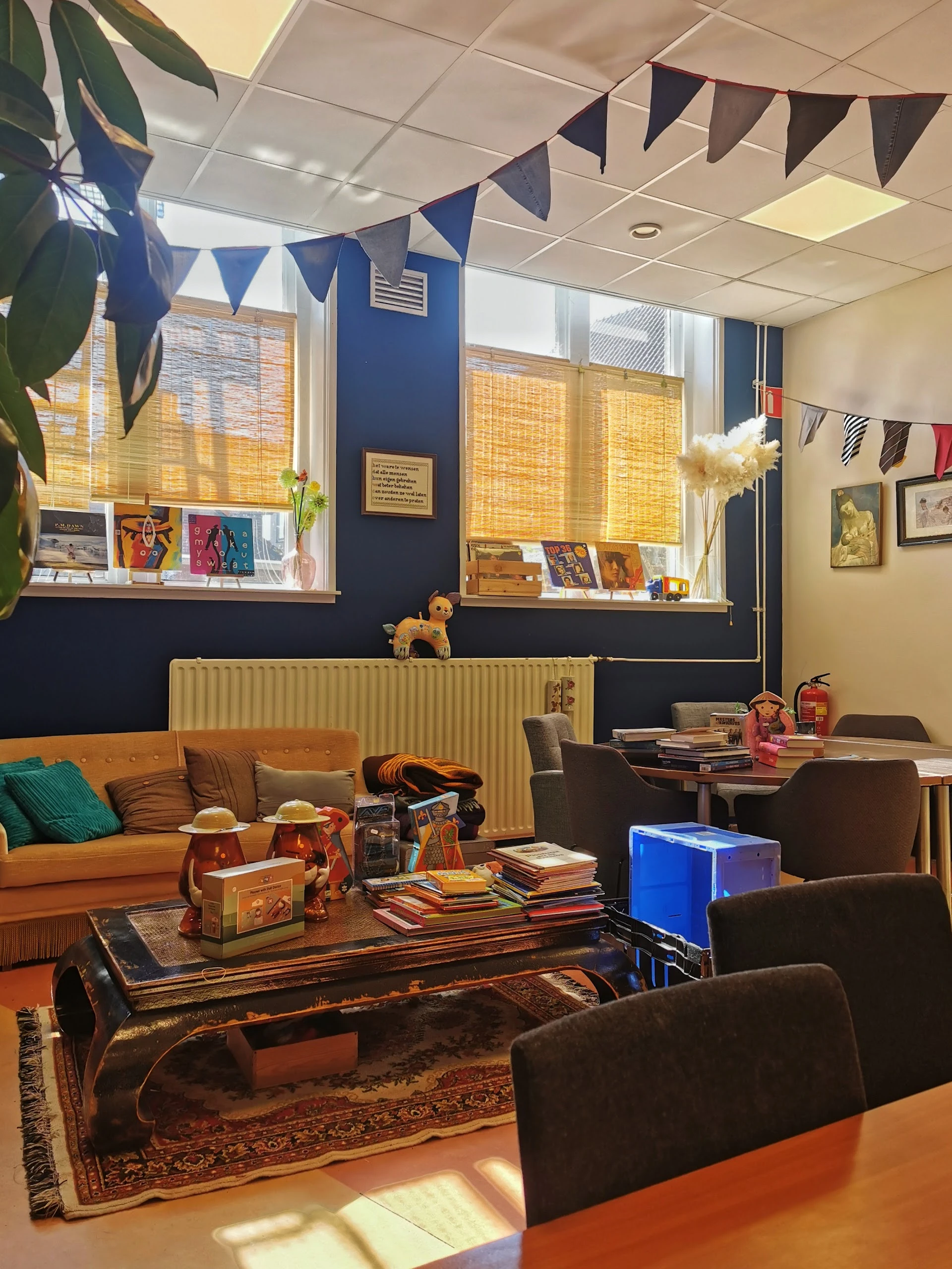 Kringloopwinkel Leger des Heils - Dienstencentrum Zierikzee in Zierikzee met tweedehands accessoires, boeken en huishoudel...