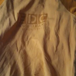 Beige t-shirt met IDC Jeans-logo en tekst 'Since 1990'