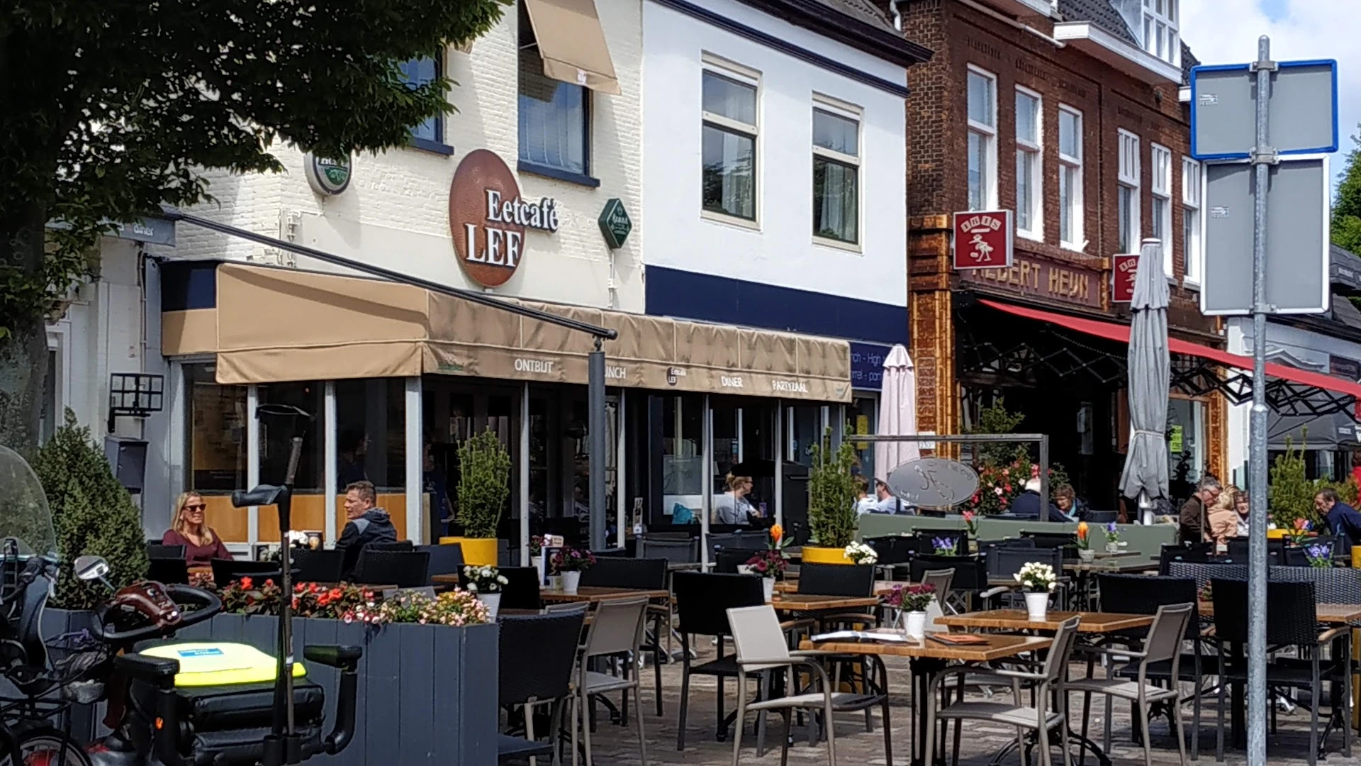 Lemon Hill in Lisse met tweedehands meubels en kleding