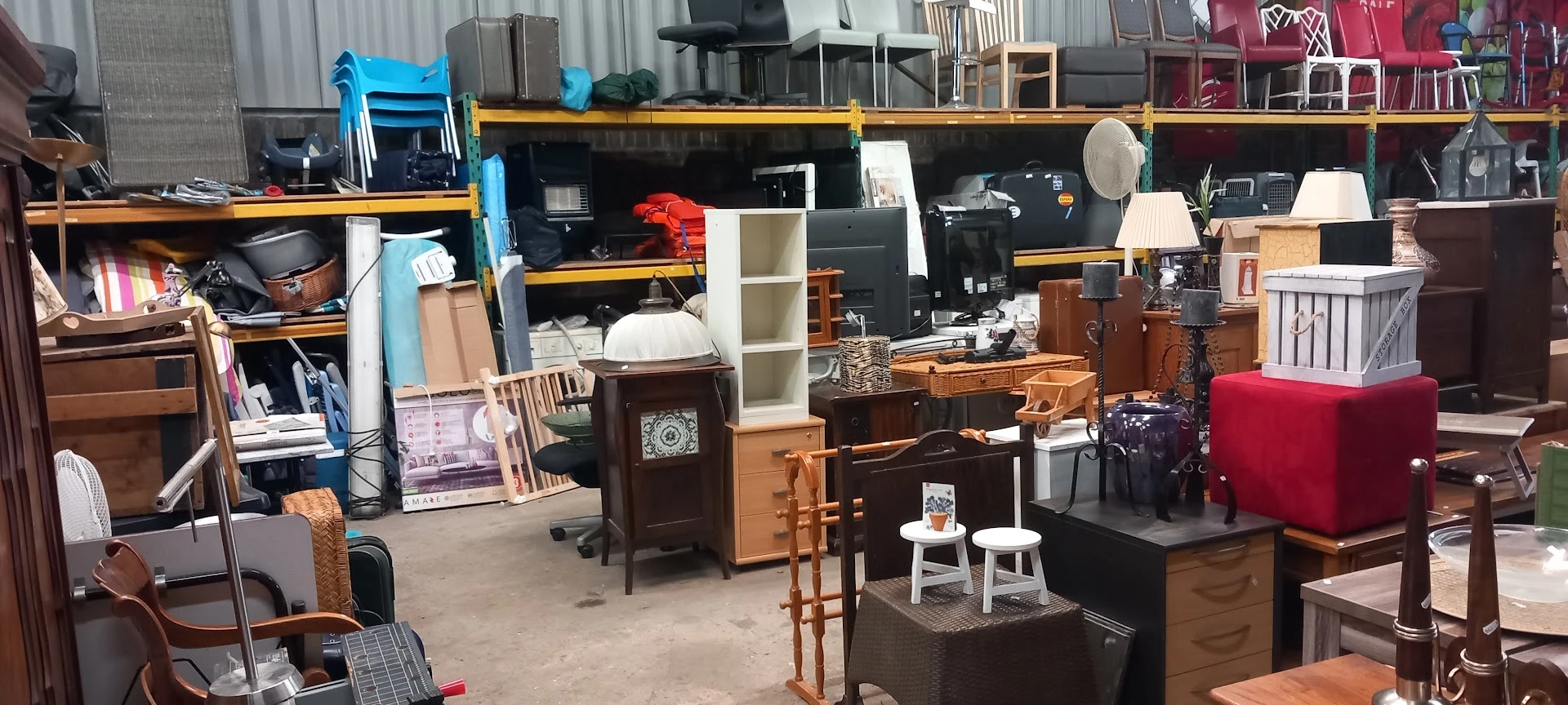 Kringloopwinkel Kringloopwinkel Leuke spullen Vlissingen in Vlissingen