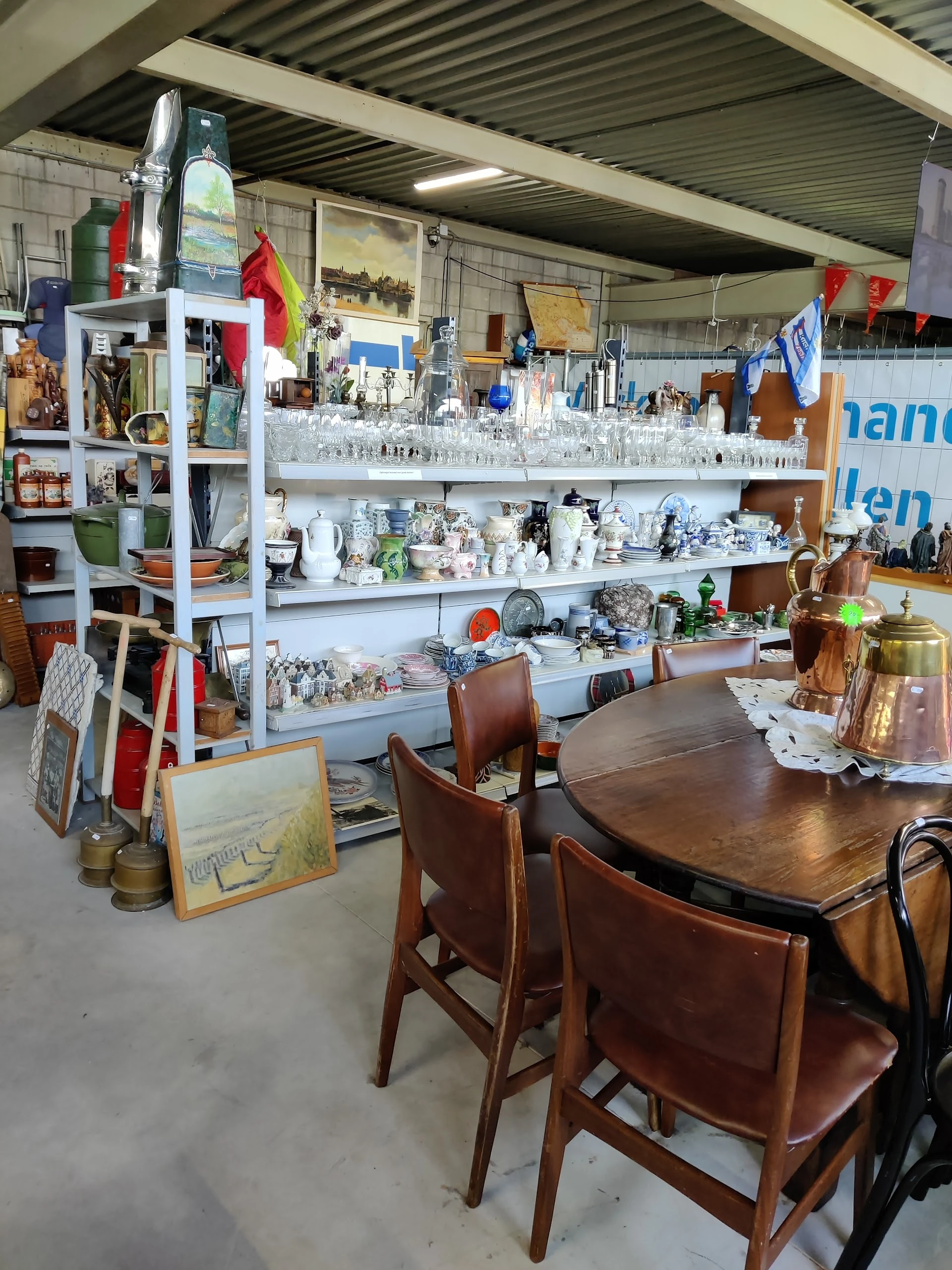 Kringloopwinkel Leuke spullen Vlissingen in Vlissingen met tweedehands antiek, boeken en cd's