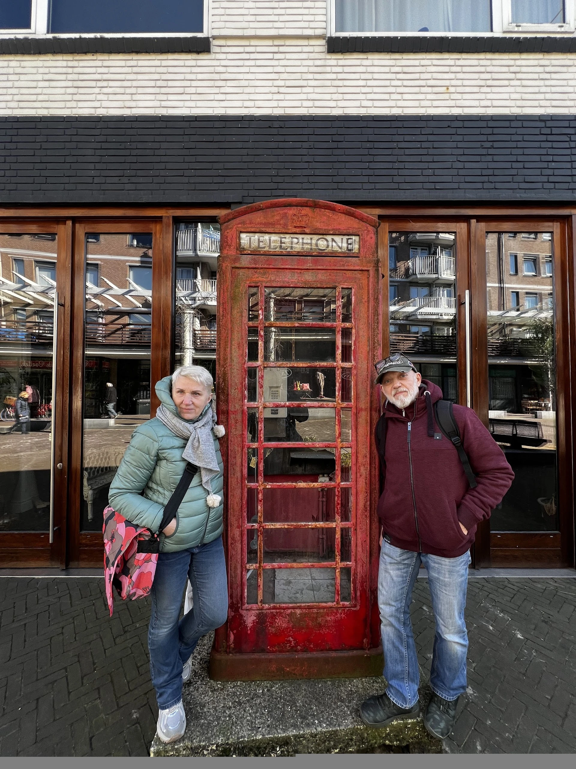 Kringloopwinkel Lycka Secondhand Emmen in Emmen met tweedehands boeken, elektronica en kasten