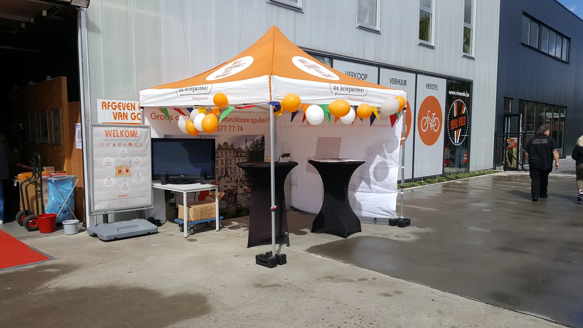 M-accent Kringloopwinkel Eeklo in Eeklo met tweedehands boeken, dinky toys en huishoudelijke apparaten