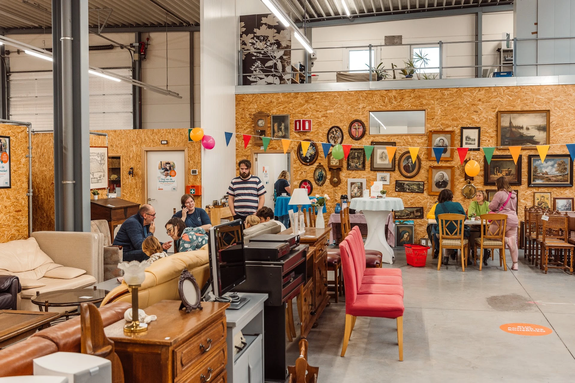 M-accent Kringloopwinkel Maldegem in Maldegem met tweedehands boeken, dinky toys en huishoudelijke apparaten