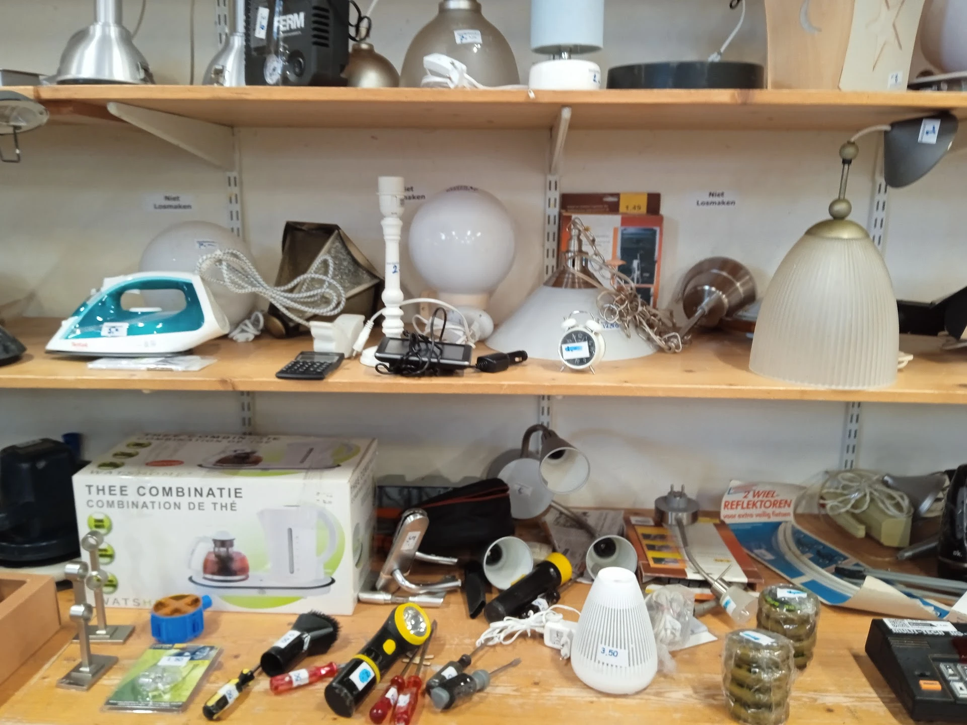 Mamamini Noorderplantsoen in Groningen met tweedehands meubels en kleding