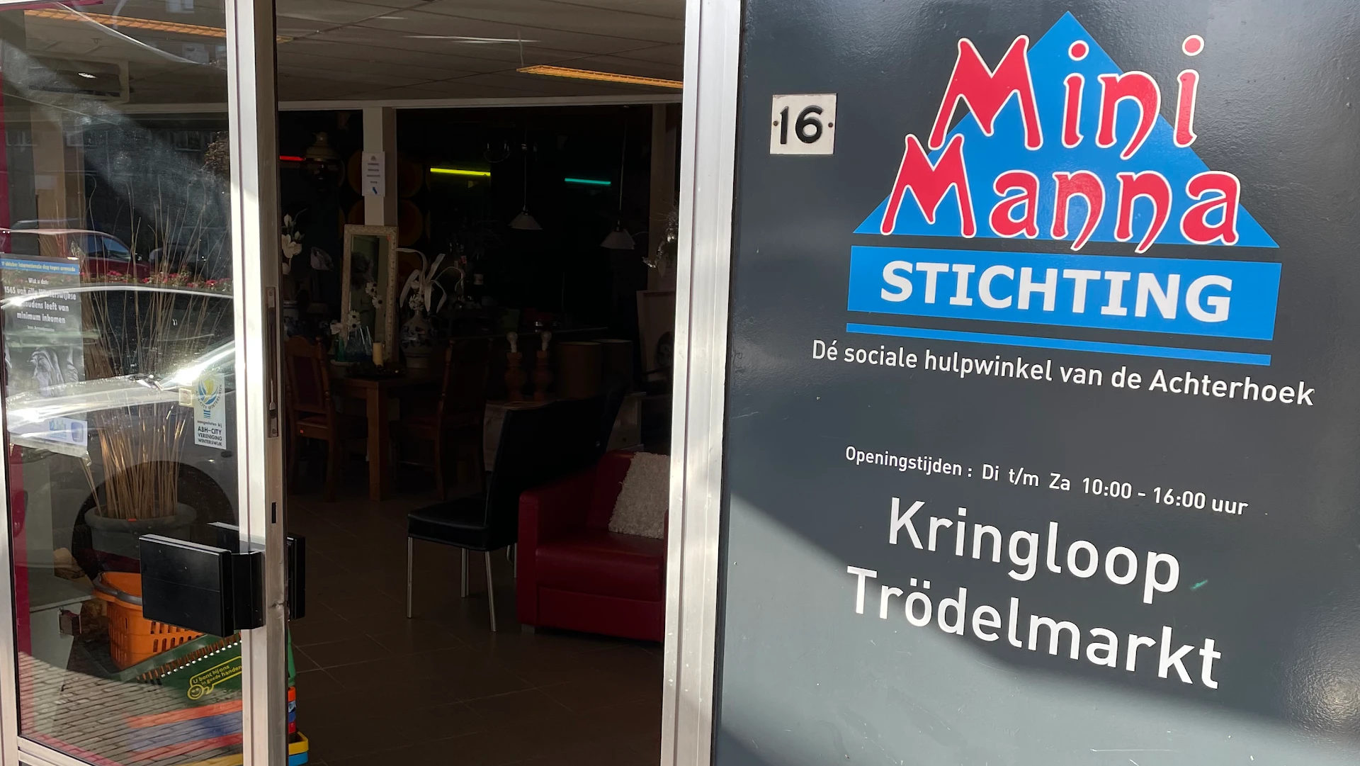 Kringloopwinkel Mini Manna Winterswijk in Winterswijk met tweedehands boeken, dinky toys en gereedschappen