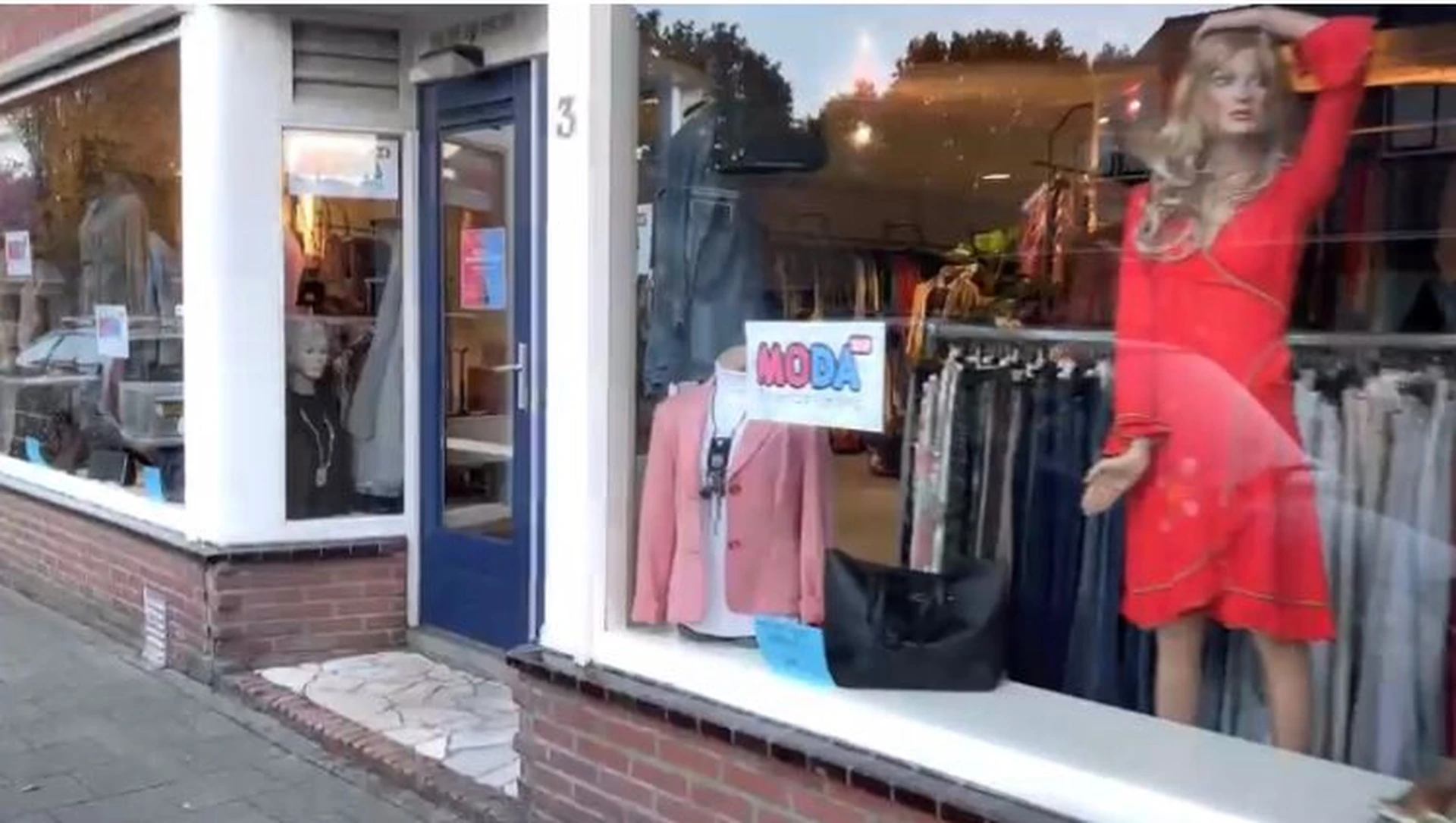 Moda tweedehands kleding in Veenendaal met tweedehands meubels en kleding