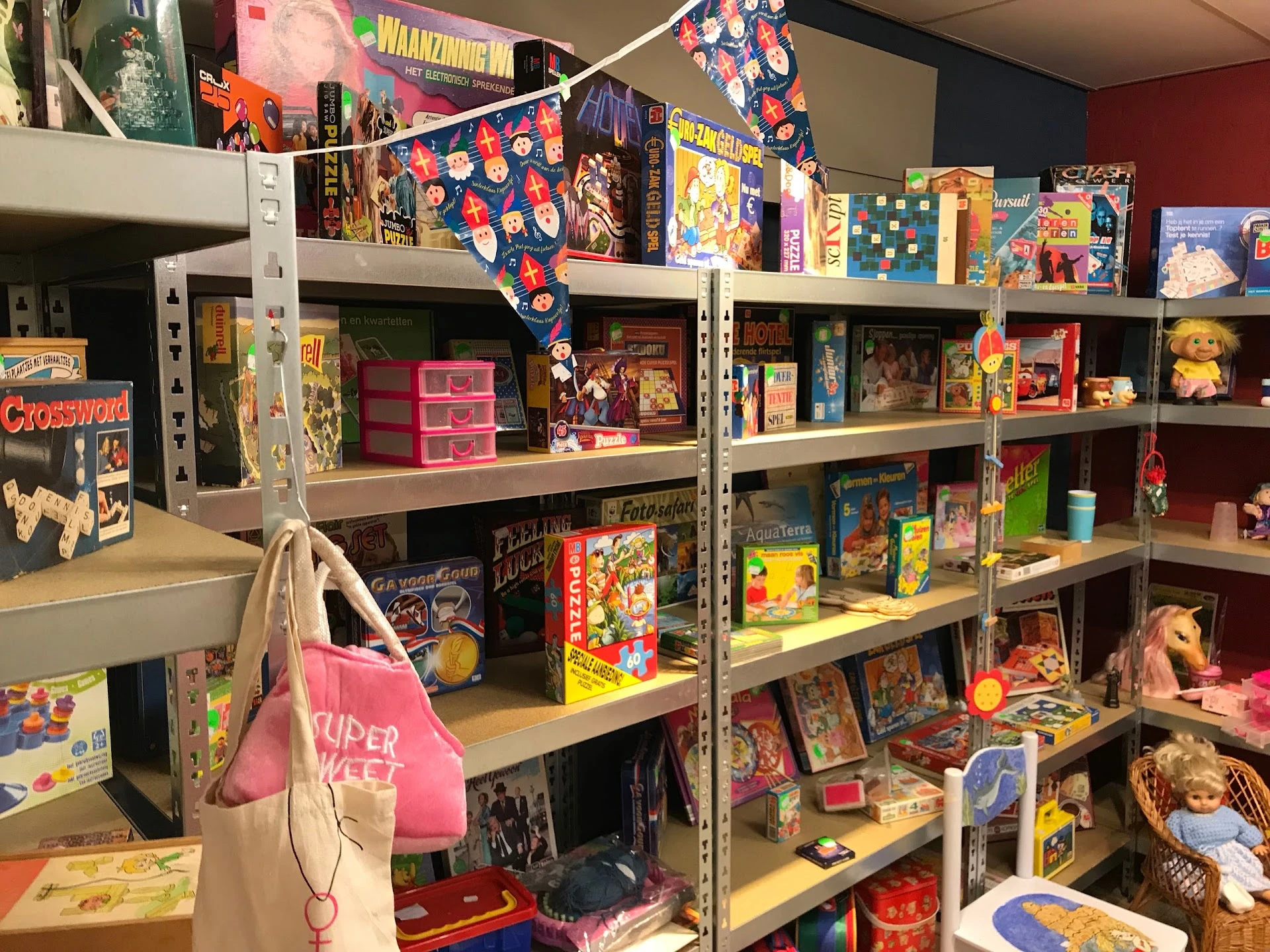 Nieuwe Hoop Kringloop Dordrecht in Dordrecht met tweedehands boeken, computers en elektronica