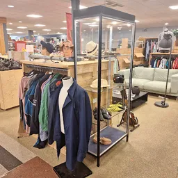 Bezoeker foto van Nobel kringloopwarenhuis in Goes