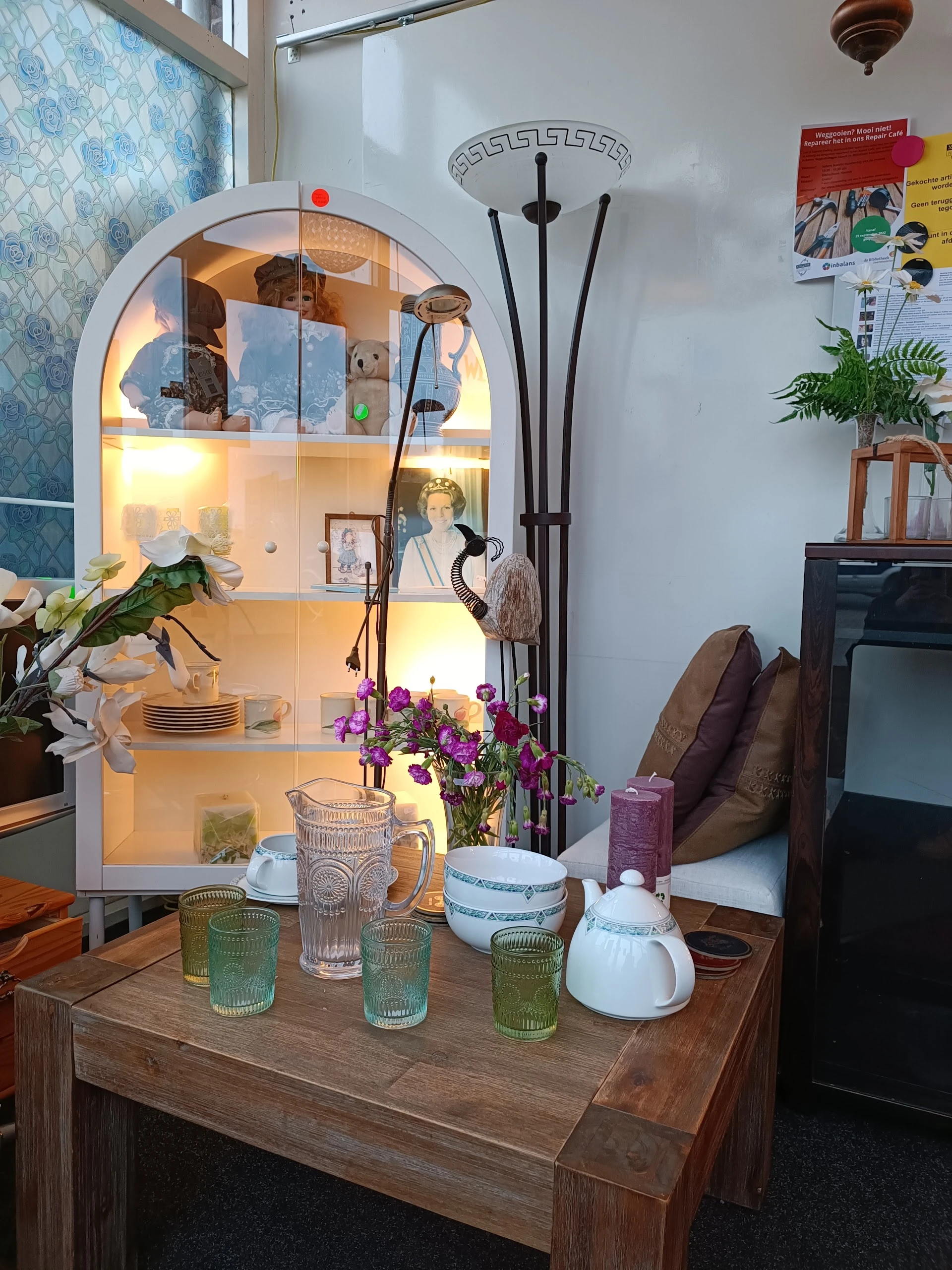 Kringloopwinkel Noggus & Noggus in Hasselt met tweedehands boeken, gereedschappen en huis- en inrichting