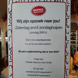 Aankondiging van zaterdag- en zondaghulpen gezocht met contactgegevens