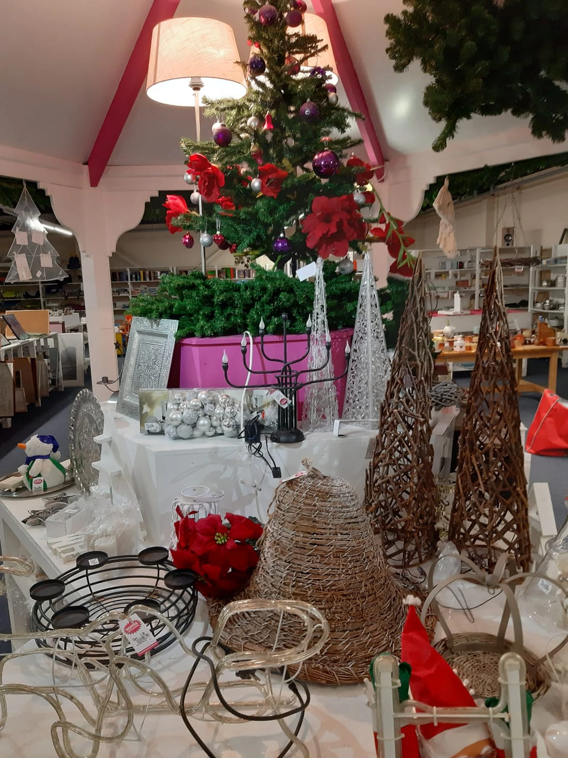 Kringloopwinkel Noppes IJsselstein in IJsselstein met tweedehands boeken, gereedschappen en huis- en inrichting