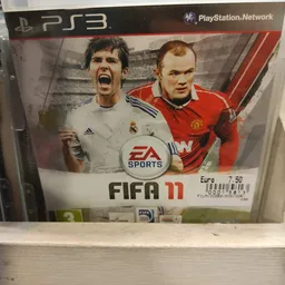 FIFA 11 videogame voor console met twee voetballers op de hoes