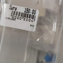 Prijssticker met barcode op doorzichtig plastic verpakking, prijs 150,00 euro