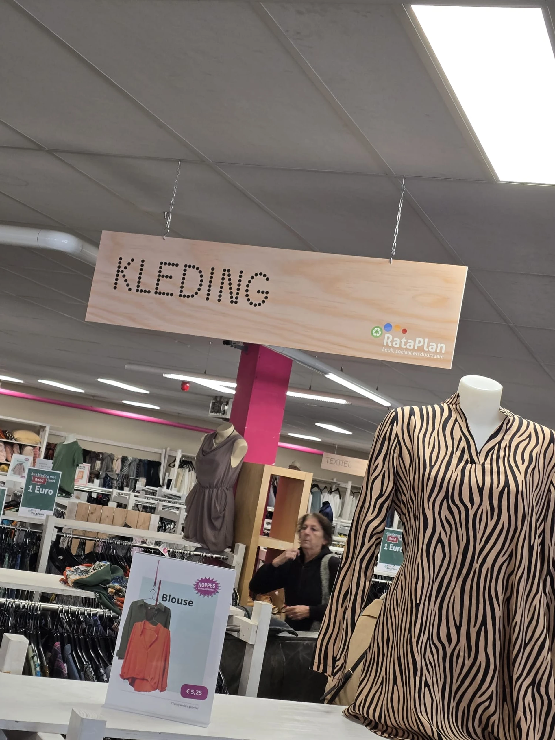 Kringloopwinkel Noppes Velserbroek in Velserbroek met tweedehands audioapparatuur, boeken en gereedschappen