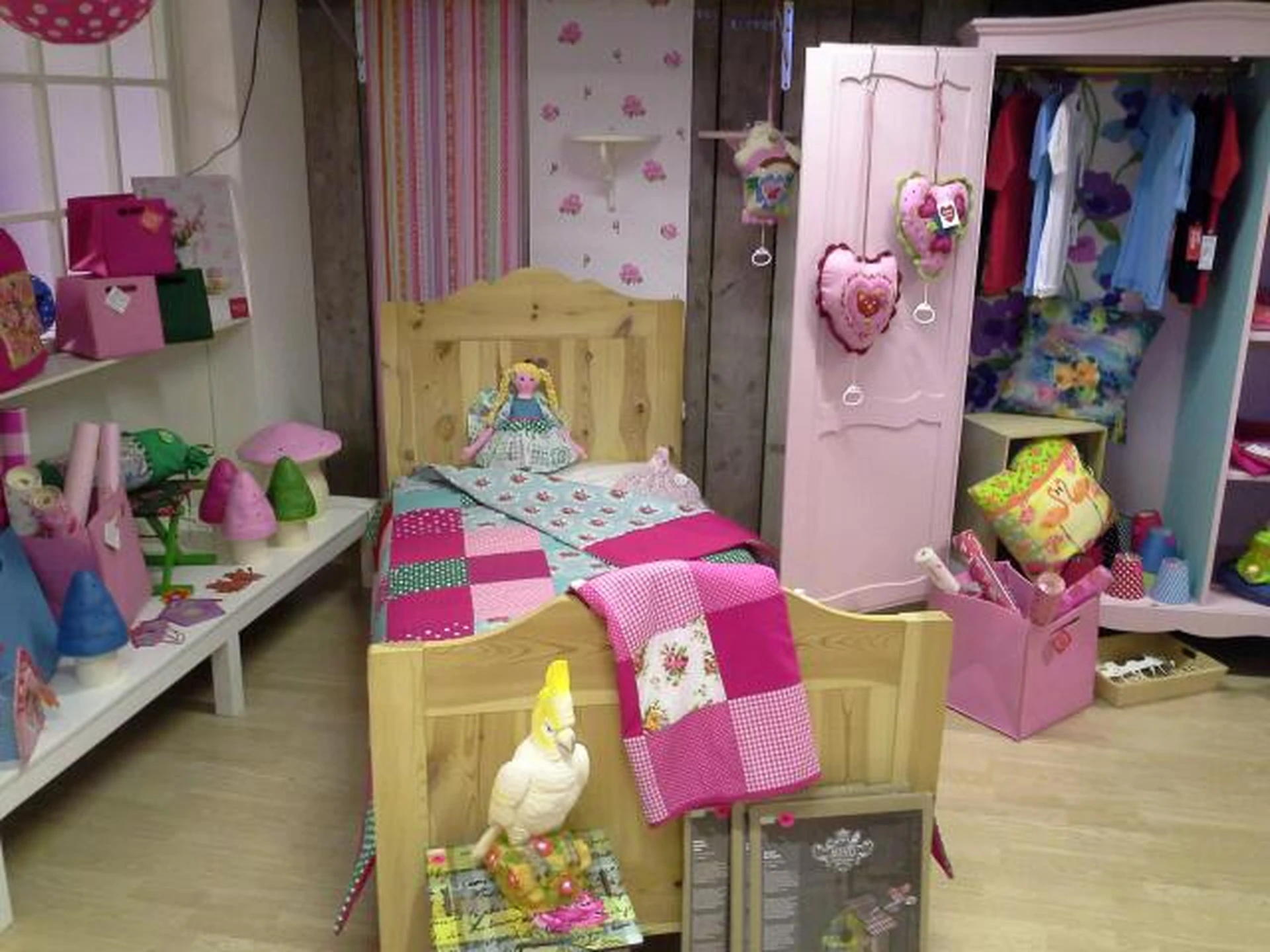 Kringloopwinkel [GESLOTEN] O'Livia dagbesteding &amp; kringloopwinkel in Hurdegaryp