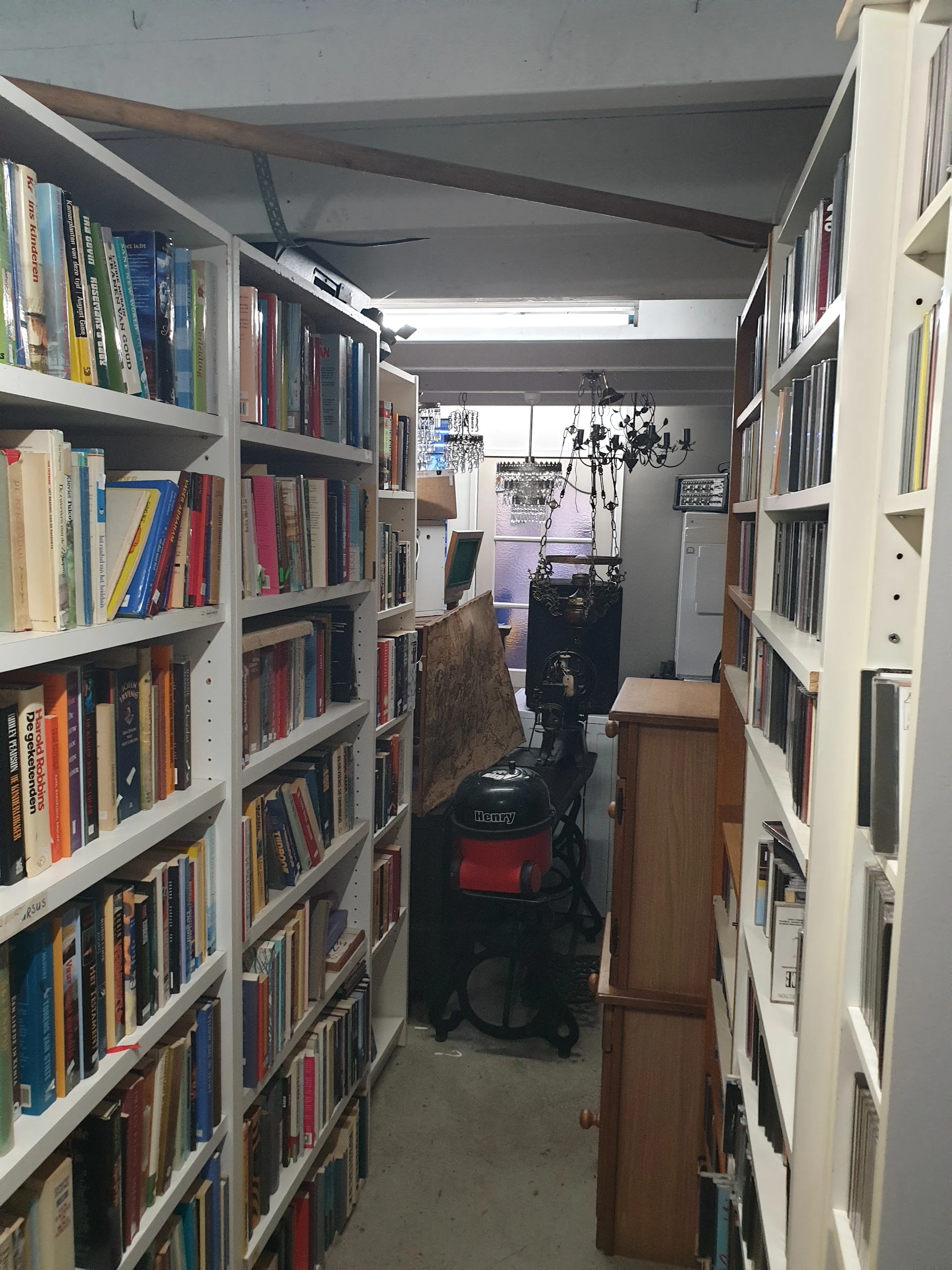 Kringloopwinkel Odd & Old in Garderen met tweedehands antiek, boeken en huis- en inrichting