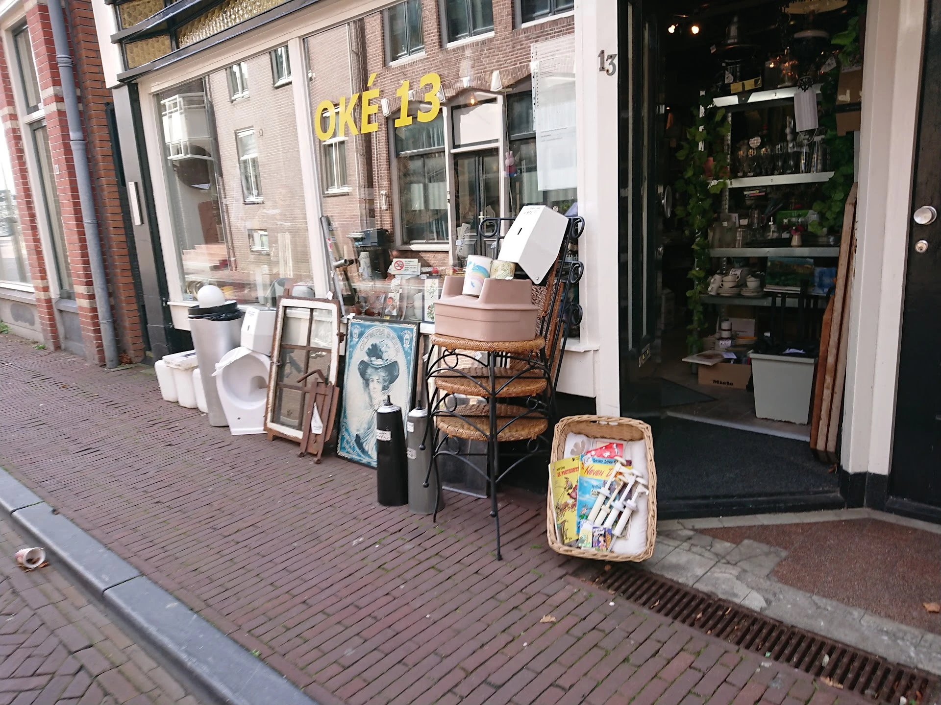 Kringloopwinkel Kringloopwinkel Oké 13 in Sneek