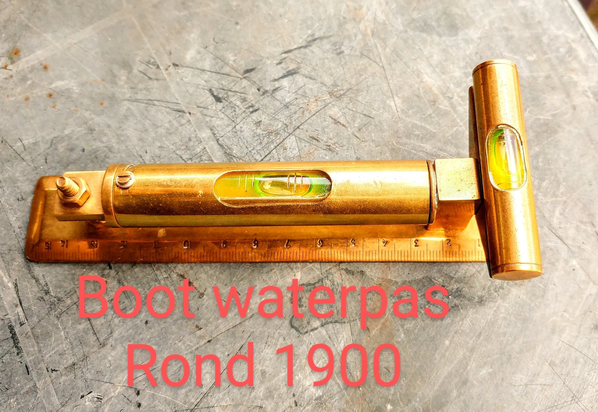 Gouden waterpas Pond 1900 met messing constructie en twee libelles