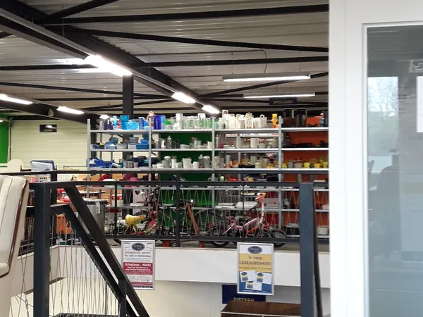 Kringloopwinkel Kringloopwinkel Opnieuw & Co Barendrecht in Barendrecht