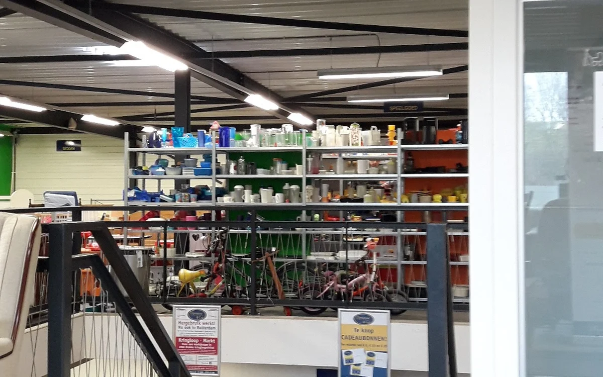 Kringloopwinkel Kringloopwinkel Opnieuw & Co Barendrecht in Barendrecht